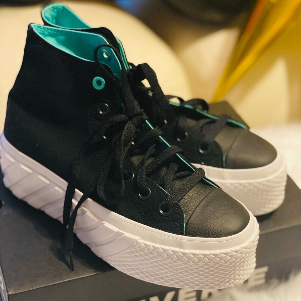 Chuck taylor converse Black/Electric/Aqua/White Size 7.5 Platform 2X